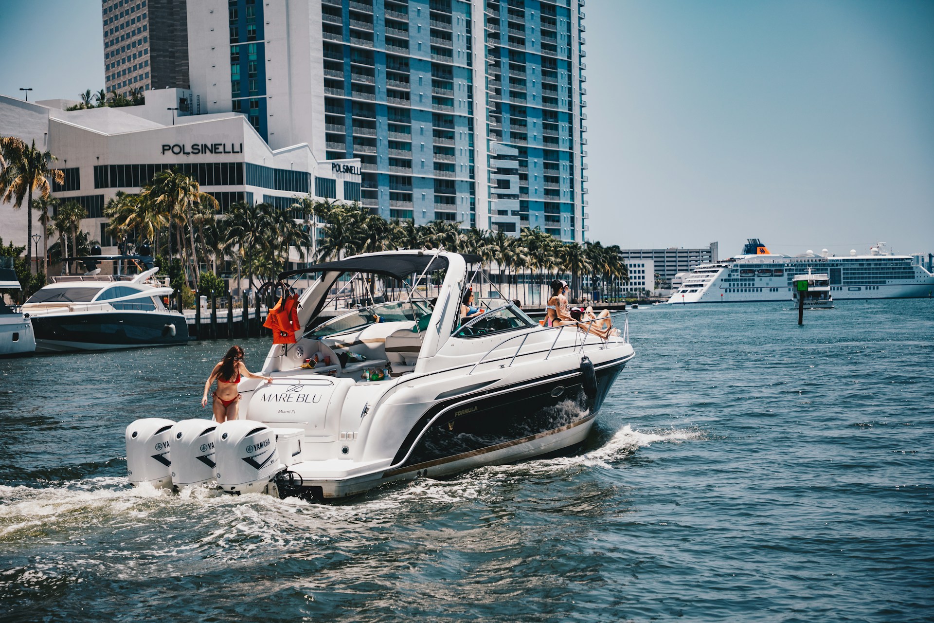 Intimate vs. Grand: Choosing the Perfect Yacht Wedding Style for You Image